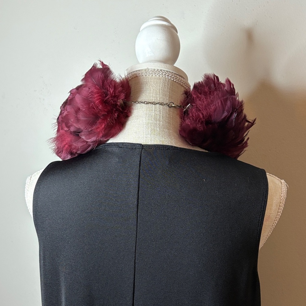 Vintage Elegant Burgundy Feathered Necklace or hat wrap - Picture 3 of 8